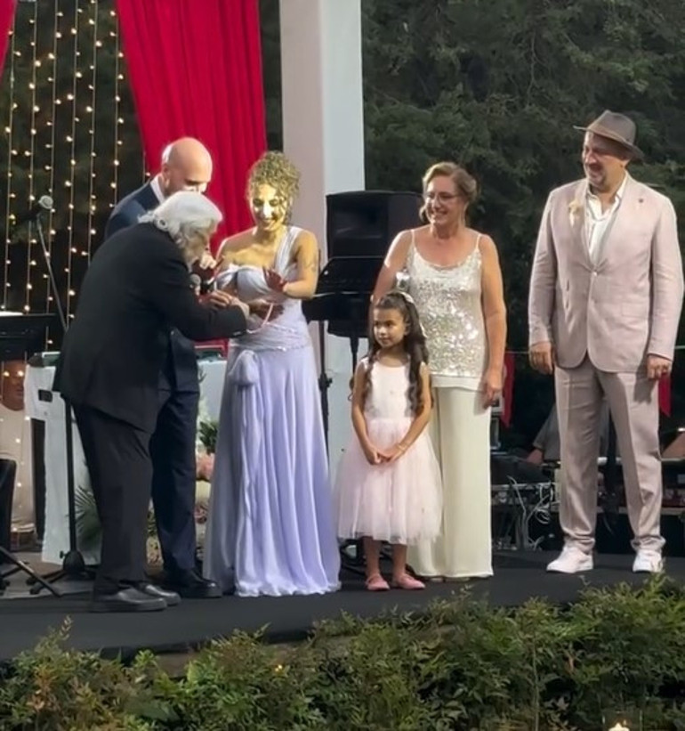 Şevket Çoruh ile Günay Karacaoğlu’nun kızları nişanlandı