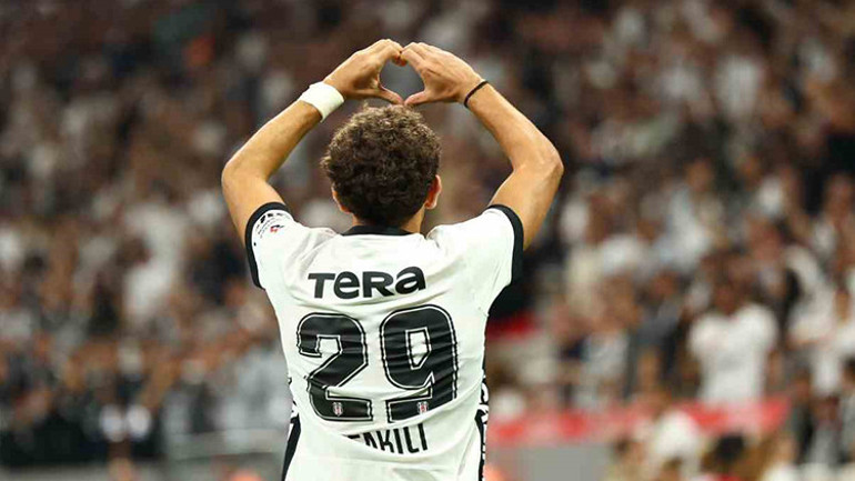Sıra dışı bir futbol oynadı, sahanın yıldızıydı