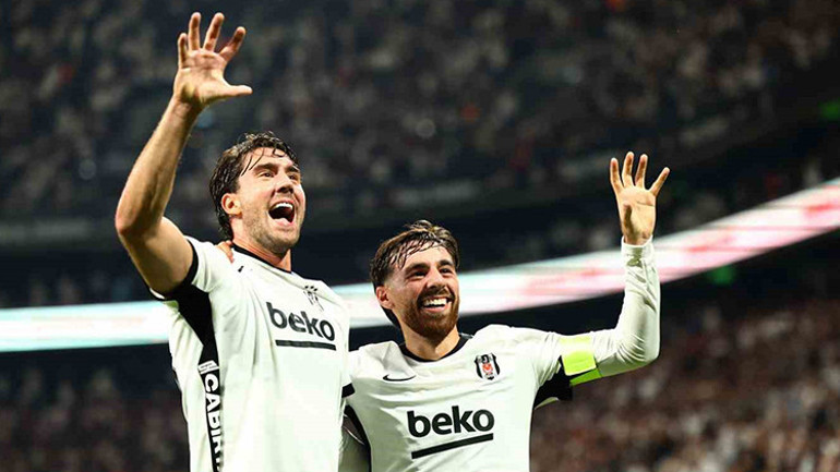 Sıra dışı bir futbol oynadı, sahanın yıldızıydı