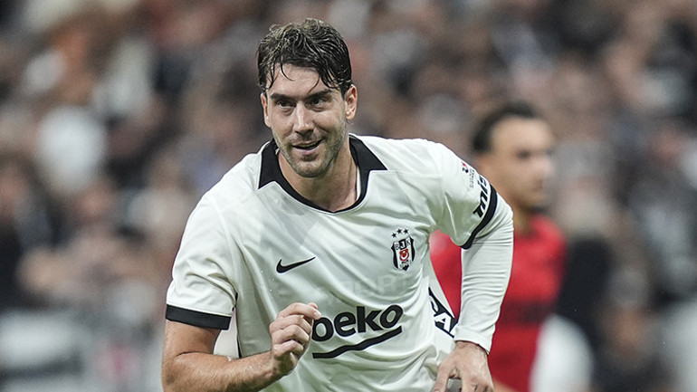 Sıra dışı bir futbol oynadı, sahanın yıldızıydı