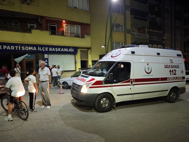 Trafik kazasında otomobil AK Parti ilçe başkanlığı binasına girdi
