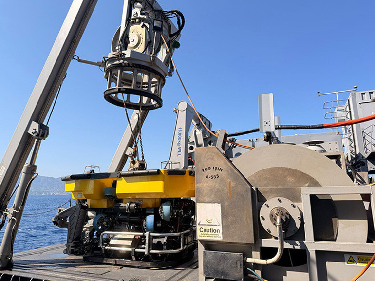  Arama çalışmalarına devam ediliyor Geminin kara kutusuna ulaşmak için umutlar arttı | İşte enkaza inecek o robot