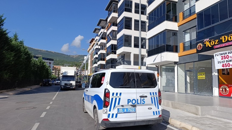 Amasyada camı takılmayan balkondan düşen 3 yaşındaki çocuk ağır yaralandı