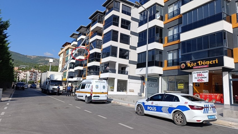 Amasyada camı takılmayan balkondan düşen 3 yaşındaki çocuk ağır yaralandı