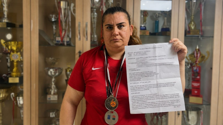 Milletvekilleri de burada deyip kandırdı | Görme engelli milli halterciye akılalmaz tuzak Üslubu o kadar düzgündü ki, inandım