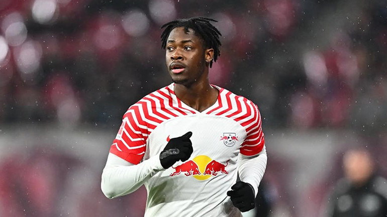 Galatasarayda stoper transferi de tamam İstanbula geliyor