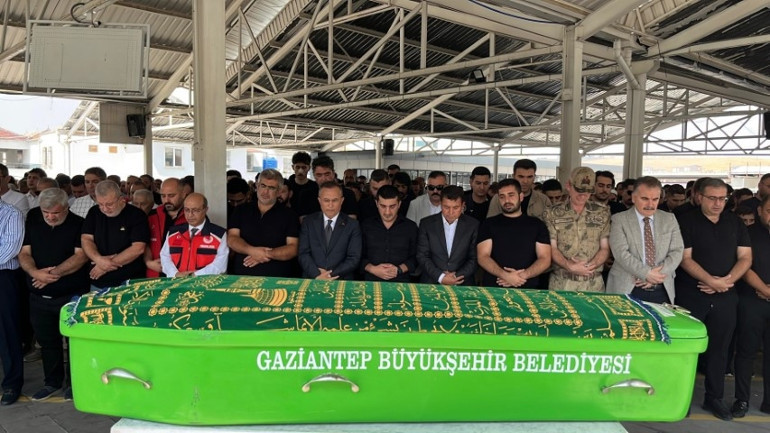 Girnedeki faciada kurtulan yolcunun anlattıkları dehşete düşürdü Mürettebat, tavsiyelere bu skandal yanıtı vermiş