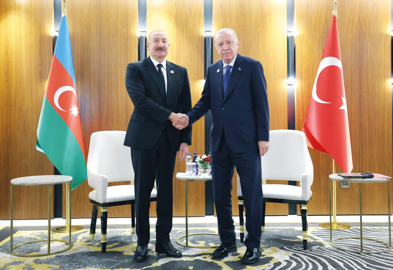 Tüm dünyada barış için çalışıyoruz