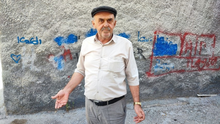 Hırsızlık için geldikleri eve ikinci kez girdiler, yakalanınca sara nöbeti tiyatrosu oynadılar