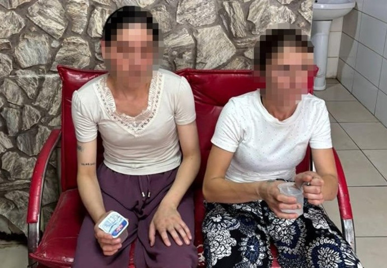 Hırsızlık için geldikleri eve ikinci kez girdiler, yakalanınca sara nöbeti tiyatrosu oynadılar