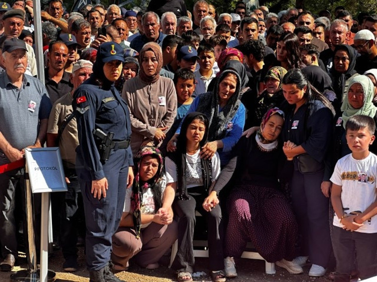  Faciadan kurtulan eşi gözyaşlarına boğuldu