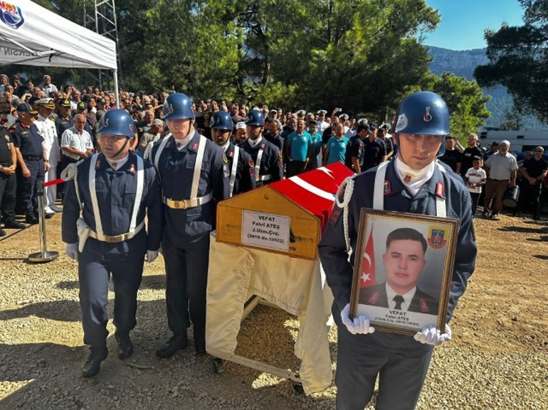  Faciadan kurtulan eşi gözyaşlarına boğuldu
