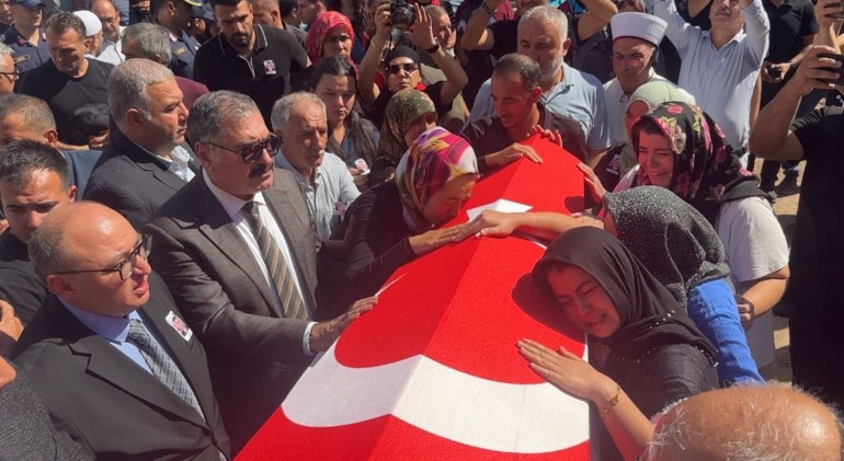  Faciadan kurtulan eşi gözyaşlarına boğuldu