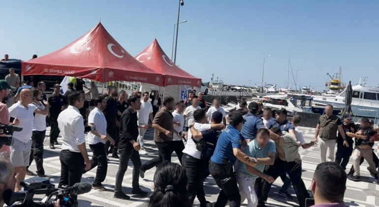  Basın mensuplarına saldırı kamerada