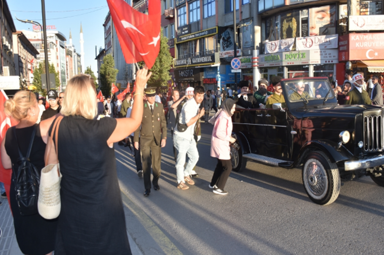 Atatürkün Sivasa gelişi temsili olarak canlandırıldı