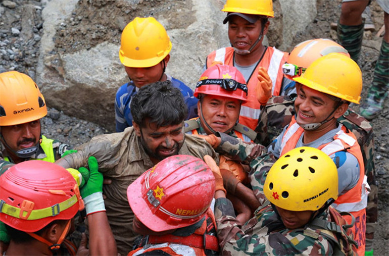 Nepal’de 9 gün sonra gelen mucize