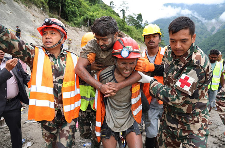 Nepal’de 9 gün sonra gelen mucize