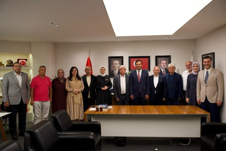 Üsküdar Belediyesinde 4 CHPli meclis üyesi AK Partiye katıldı