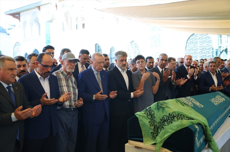 Cumhurbaşkanı Erdoğan, AK Partili vekilin kızının cenazesine katıldı