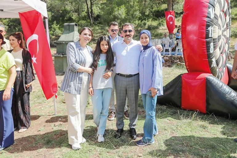Hatay Valisi ve eşinin yüreğimizdeki ışığı
