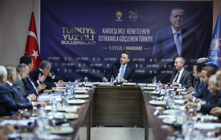 Bakan Bayraktar’dan Hakkari’de dikkat çeken mesaj: Bütün illerimizi yıldız gibi parlatacak