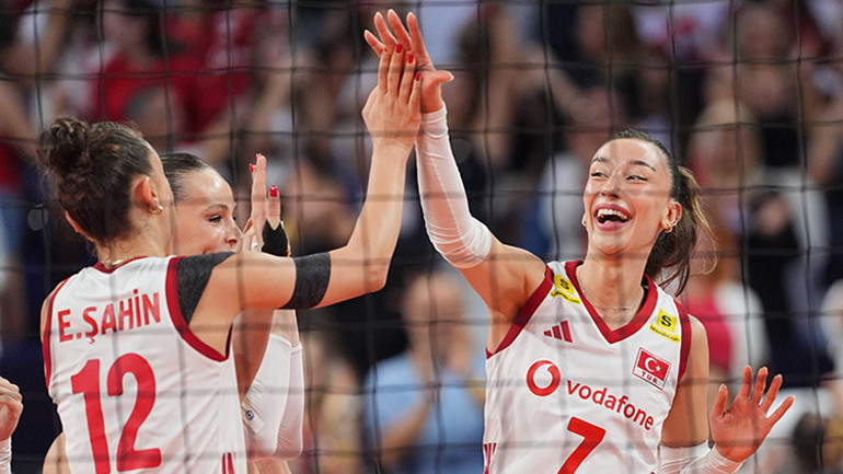 Filenin Sultanları, Avrupa Şampiyonasında finale y&uuml;kseldi T&uuml;rkiye 3-0 Sırbistan (Voleybol ma&ccedil;ı)