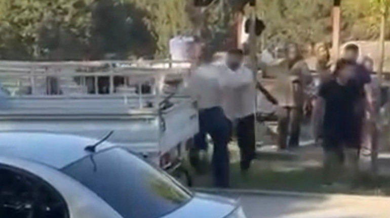 Bursada piknik parkında iki ailenin tekme tokat kavgası kamerada