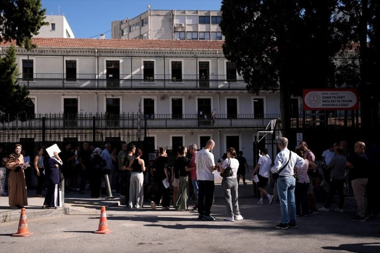  Son anda yetişen de oldu, içeri giremeyen de