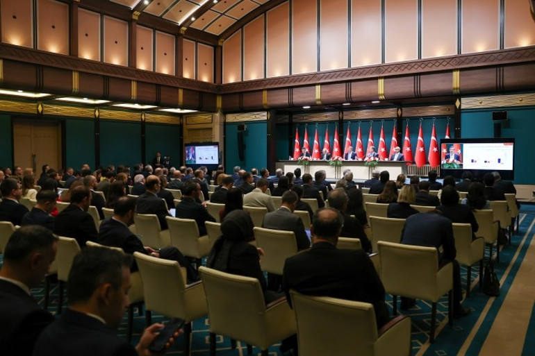 Ekonomi yönetiminden OVP yorumu Kamuda tasarrufun yatırımlardan kesinti ile olduğu algısı doğru değil