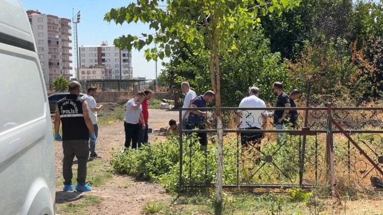 Diyarbakırda sokak ortasında husumet pususu: Otomobille takip edip tabancayla öldürdü