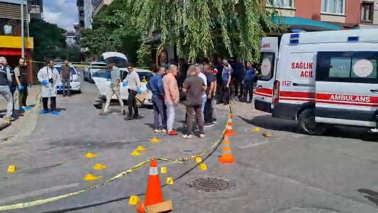 İstanbul’da seyir halindeki otomobile kurşun yağdı: Araçta 28 mermi izi, 1 ölü