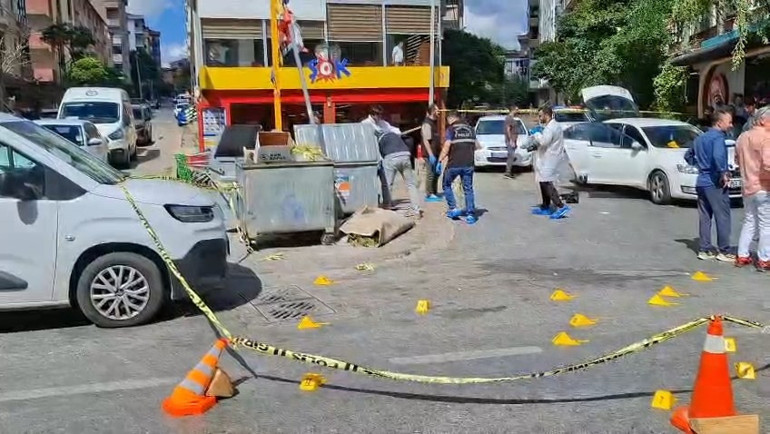 İstanbul’da seyir halindeki otomobile kurşun yağdı: Araçta 28 mermi izi, 1 ölü