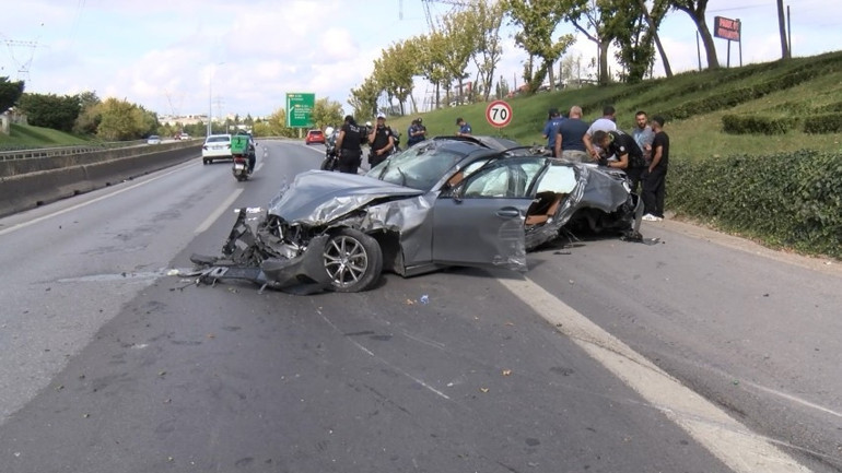 İstanbul’da feci kaza: Takla atan aracın sunroofundan yola fırlayan sürücü ağır yaralandı