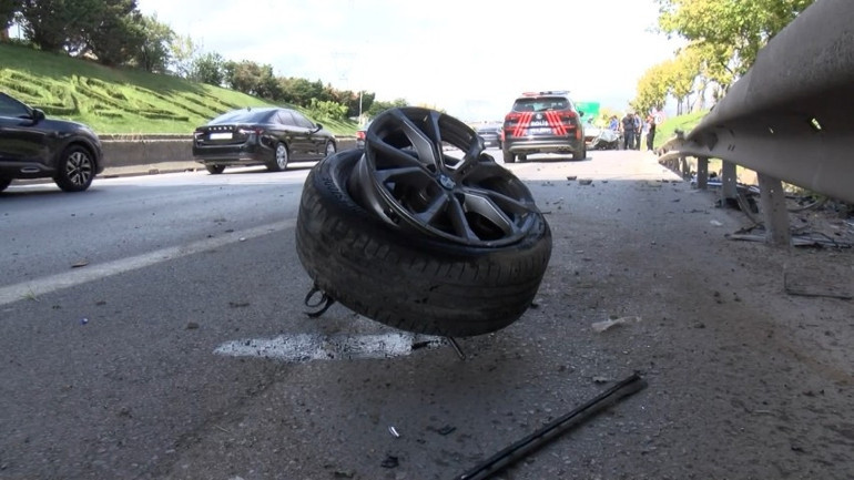 İstanbul’da feci kaza: Takla atan aracın sunroofundan yola fırlayan sürücü ağır yaralandı