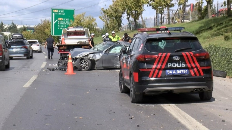 İstanbul’da feci kaza: Takla atan aracın sunroofundan yola fırlayan sürücü ağır yaralandı