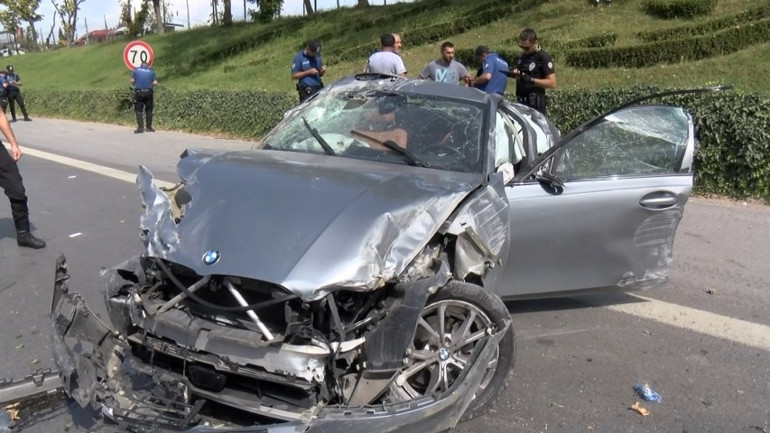 İstanbul’da feci kaza: Takla atan aracın sunroofundan yola fırlayan sürücü ağır yaralandı