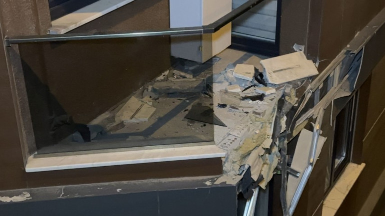 İstanbul’da feci kaza Binaya çarpan otomobil, 15 metre yükseklikten bahçeye düştü