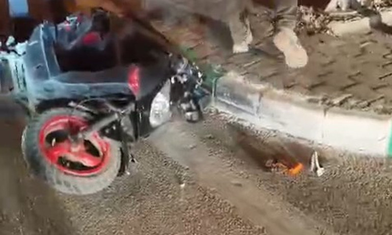 Bursada gece yarısı feci kaza: Hafif ticari araç motosiklete çarptı, 1 ölü, 1 yaralı