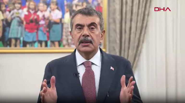 Okul çevresinde ders başı denetimi İlk gün heyecanı ve güvenlik önlemleri kamerada