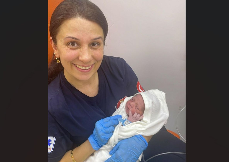 Genç kadının doğumunu itfaiye personeli gerçekleştirdi