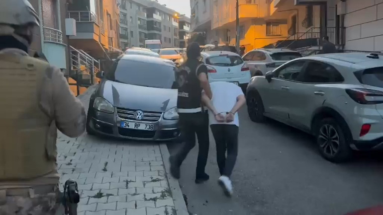 Sabıkalarında yok yok İstanbul merkezli 11 ildeki operasyonlarla gözaltına alındılar