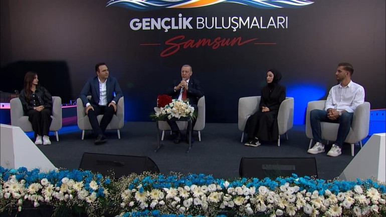Cumhurbaşkanı Erdoğan: Gençleri siyasetin merkezine aldık