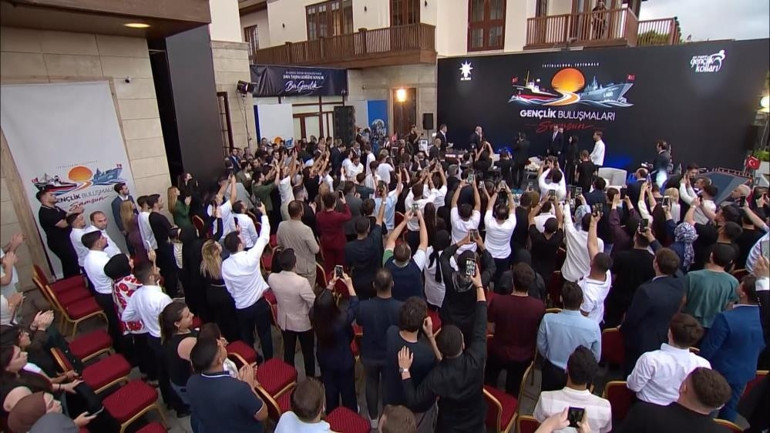 Cumhurbaşkanı Erdoğan: Gençleri siyasetin merkezine aldık