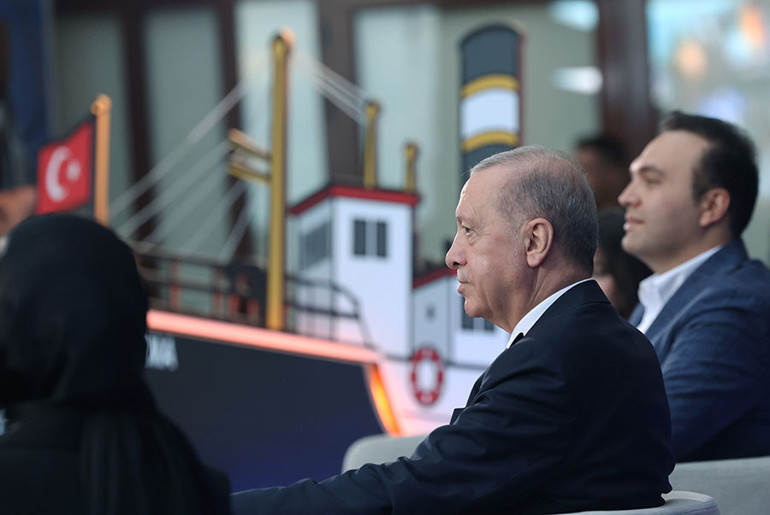  Gençleri siyasetin merkezine aldık