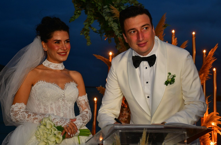 İş insanı Celal Can Algül lise aşkı Yağmur Gedik ile evlendi