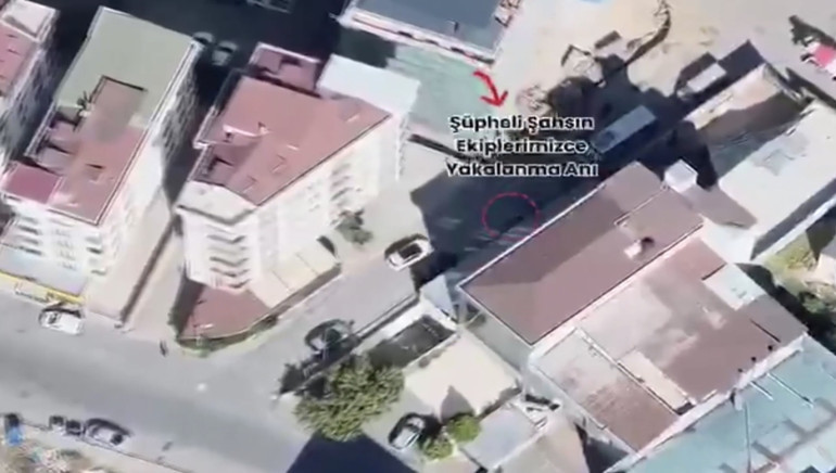 Filmleri aratmayan kaçış havadan bitti: Skuterle kaçan 54 suç kayıtlı firari dron takibiyle yakalandı