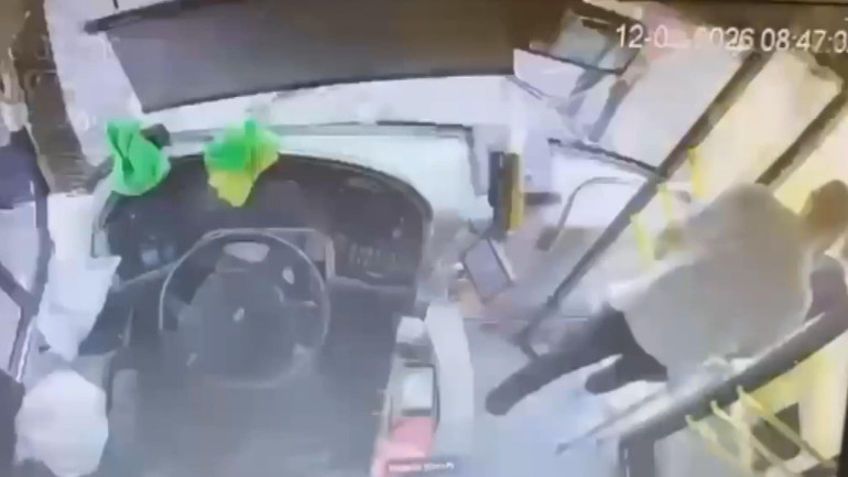 İş makinesine çarpan İETT otobüsü kazasında 5 kişi yaralanmıştı: O anlar kamerada
