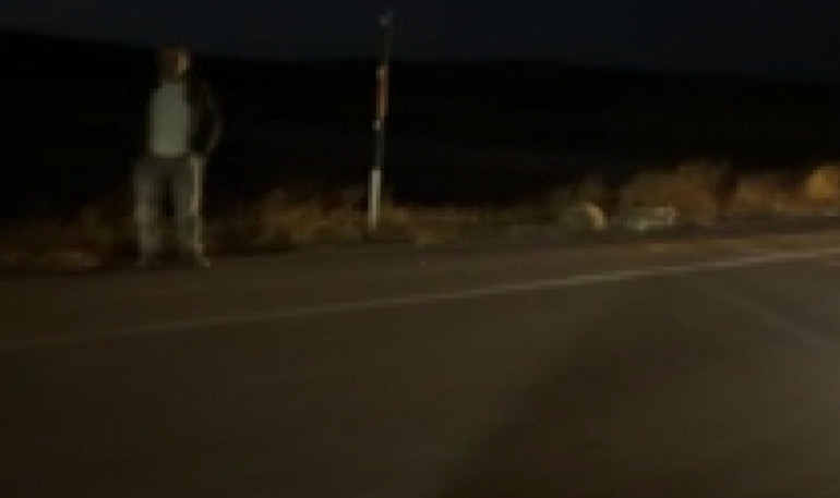8 bin kilometre yol yaptı, Burdurda koyunlara çarptı: Fransız motosikletçinin iki bileği kırıldı