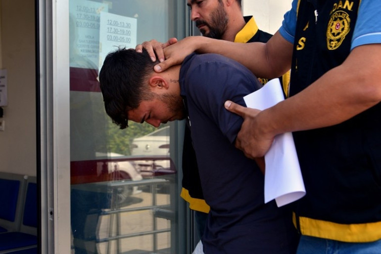 Birlikte alkol aldığı çocukluk arkadaşını öldürdü