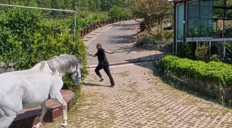 Klip çekiminde ilginç anlar: Video yayılınca telefonu susmadı